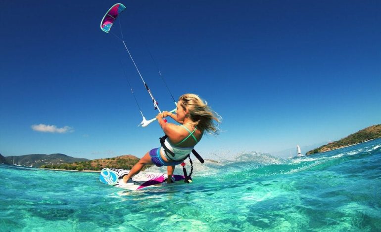 Kite Surfing, Olahraga Angin yang Membuat Kamu Merasa Bisa Terbang (Panduan Lengkap 2025)
