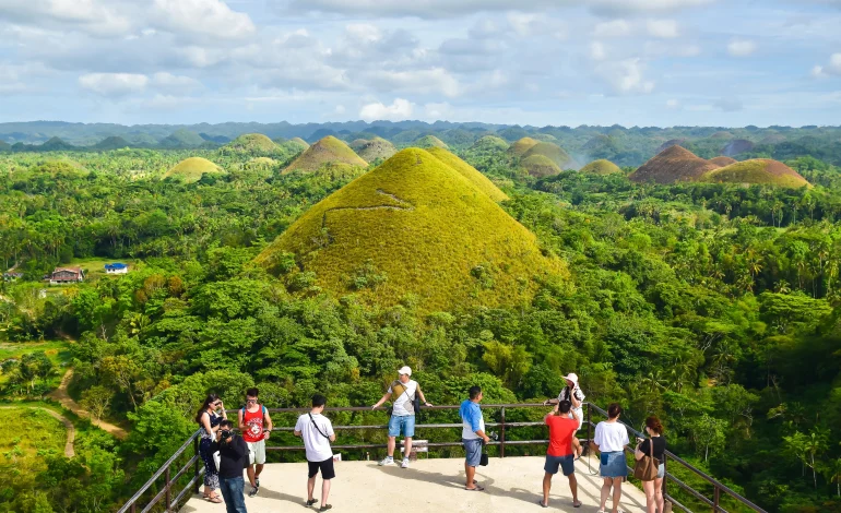 Chocolate Hills, Keajaiban Alam Filipina yang Berubah Warna Seperti Cokelat Raksasa