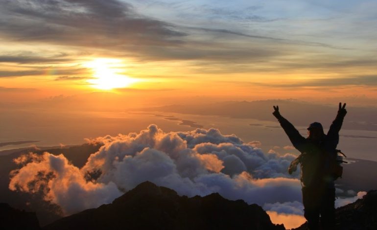 Solo Sunrise Club, 5 Spot Matahari Terbit Paling Epic di Indonesia