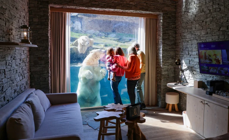 Pairi Daiza Resort, Menginap di Tengah Kebun Binatang, Di Mana Hewan Jadi Teman Sekamar