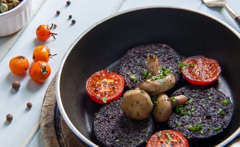 Black Pudding, Si Hitam Legendaris yang Bikin Orang Takut… Sebelum Mencicipi