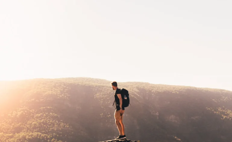 Solo Hiking untuk Pemula, 5 Jalur Aman di Indonesia