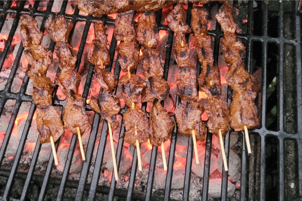 Anticuchos: Hidangan Sate Jantung Sapi Panggang yang Menjadi Ikon Street Food Peru