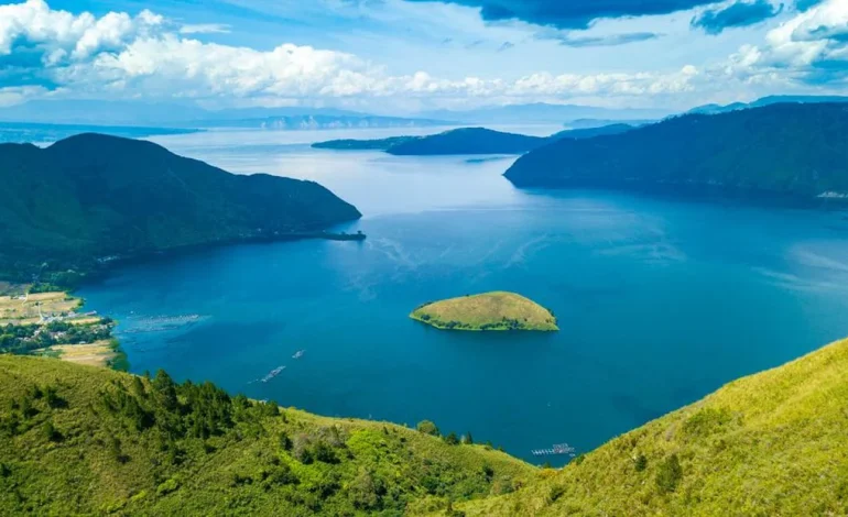 Wisata Danau Toba, Tempat Langit & Air Jadi Satu Warna