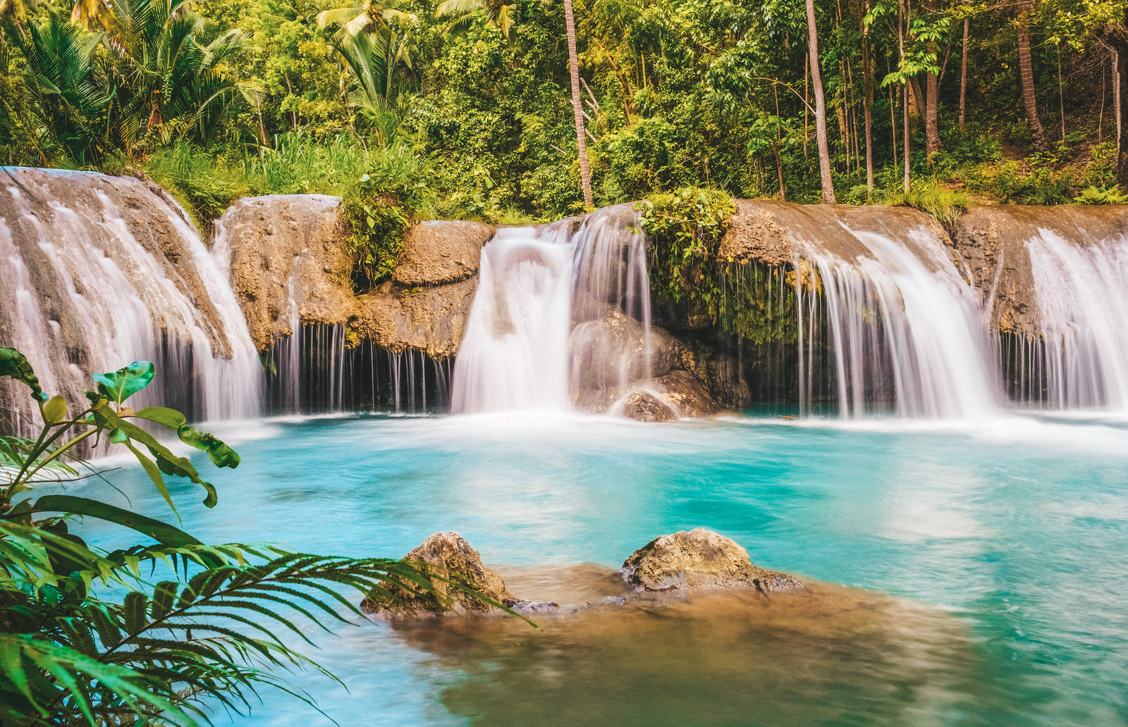 Cambugahay Falls, Air Terjun Turquoise Bertingkat di Pulau Misterius Siquijor