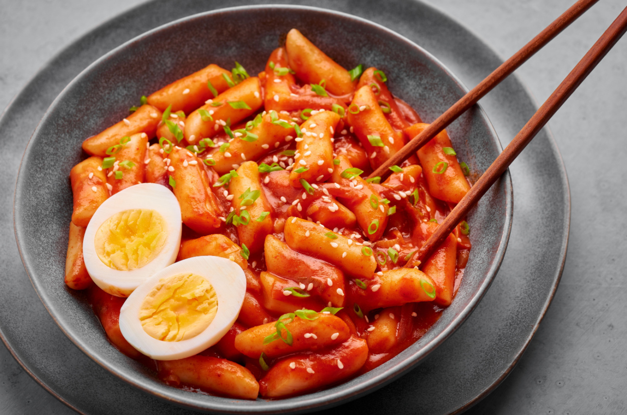Tteokbokki, Jajanan Jalanan Korea yang Pedas dan Ikonik