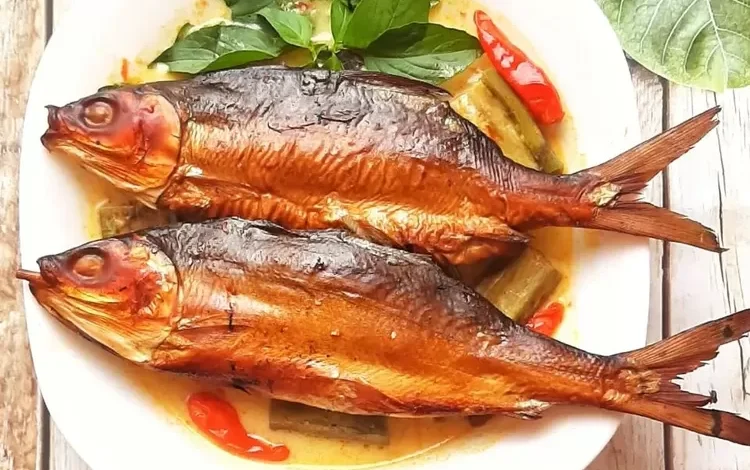 Bandeng Asap, Ikon Kuliner Tradisional Sidoarjo yang Kaya Rasa dan Makna