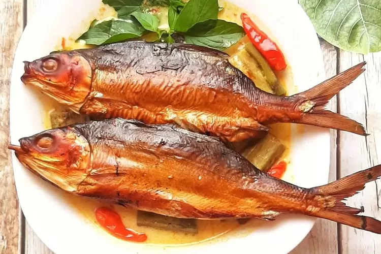 Bandeng Asap, Ikon Kuliner Tradisional Sidoarjo yang Kaya Rasa dan Makna