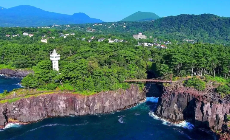 Pantai Jogasaki, Tebing Vulkanik Hitam Bertemu Ombak Pasifik yang Menggelegar