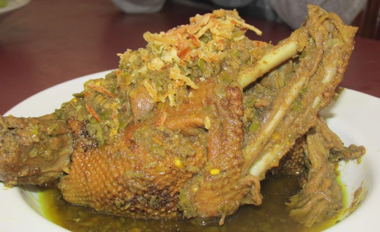 Cancang Itiak, Hidangan Pedas Hijau Khas Bukittinggi yang Melekat di Lidah