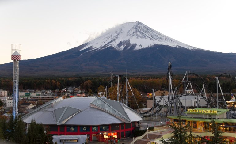 Taman Hiburan Fujikyu Highland, Destinasi Petualangan dan Rekor Dunia di Kaki Gunung Fuji