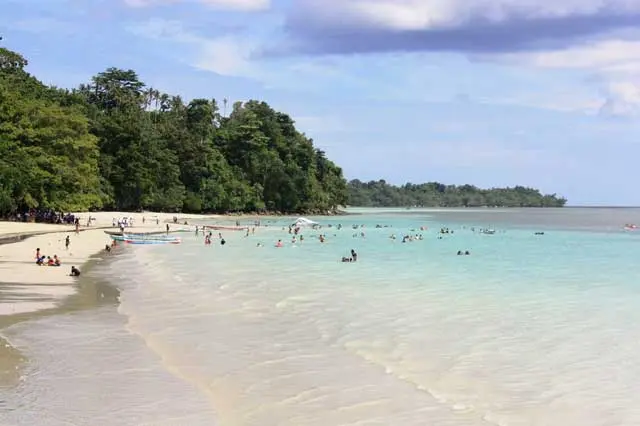 Pantai Natsepa, Pasir Putih Panjang dan Air Jernih Ikon Ambon Maluku