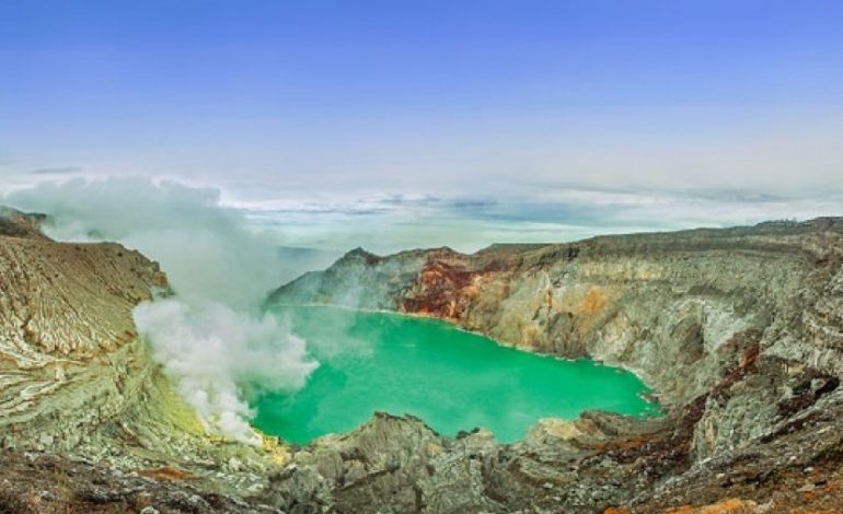 Kawah Ijen Bondowoso, Danau Toska Paling Asam di Planet Bumi