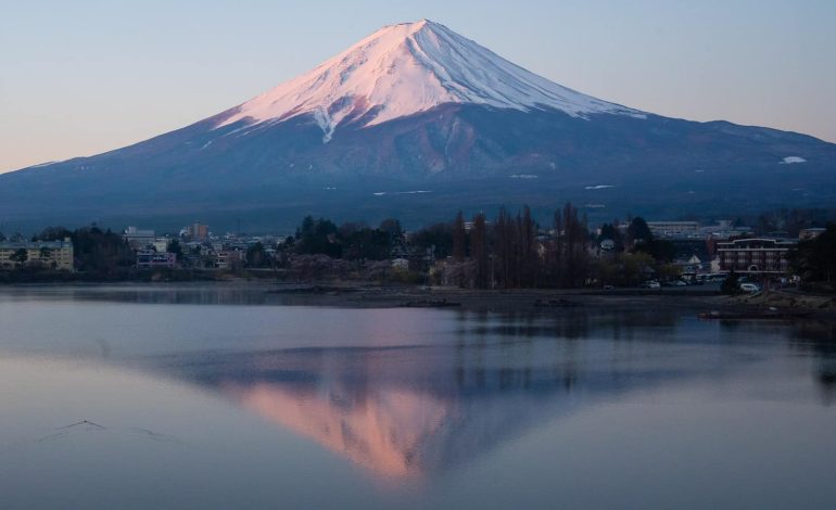 Danau Kawaguchiko, Spot Terbaik Lihat Gunung Fuji Tercermin Sempurna di Air Jernih