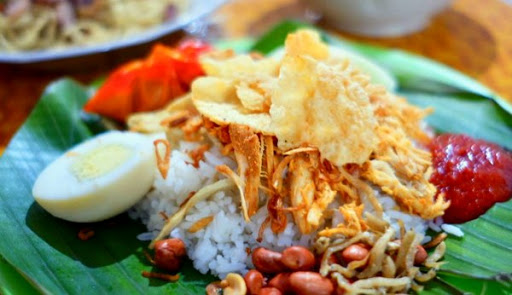 Nasi Gemuk, Hidangan Khas Makassar yang Kaya Rasa dan Penuh Sejarah