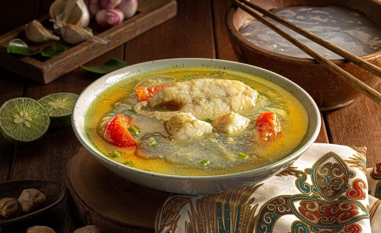 Papeda Makanan Khas Papua yang Bikin Kamu Langsung Merasa di Tanah Cendrawasih