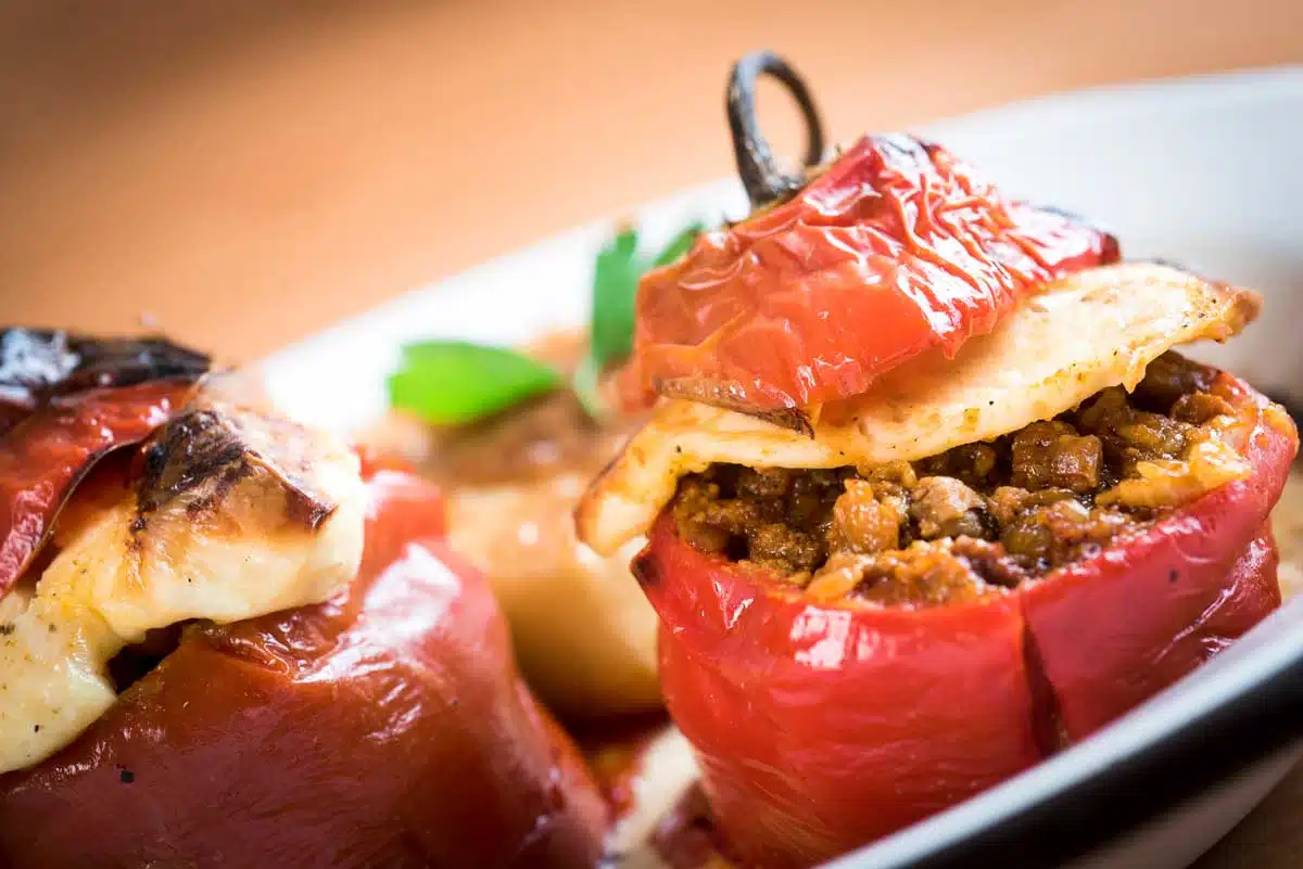 Rocoto Relleno, Hidangan Cabai Isi Ikonik dari Arequipa yang Kaya Rasa dan Tradisi