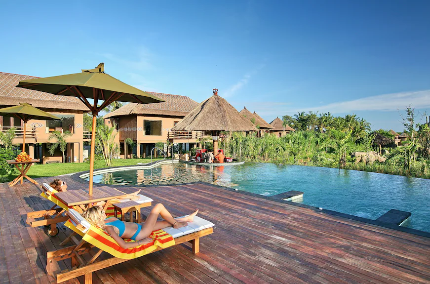 Mara River Safari Lodge, Menginap di “Afrika” Tengah Bali, Lengkap dengan Pemandangan Hewan Liar dari Teras Kamar!