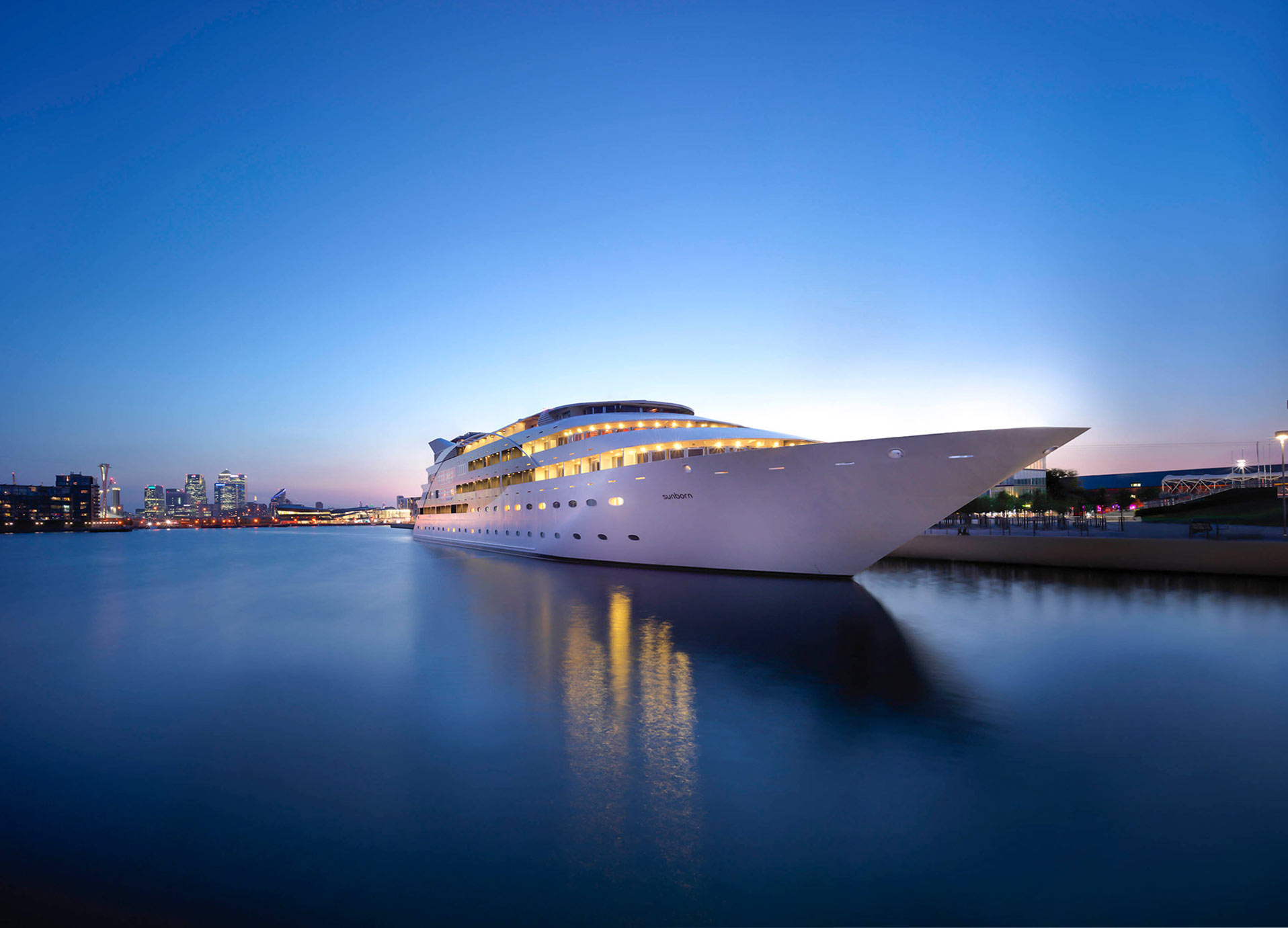 Sunborn Yacht Hotel, Pengalaman Menginap Mewah di Atas Kapal Pesiar Permanen