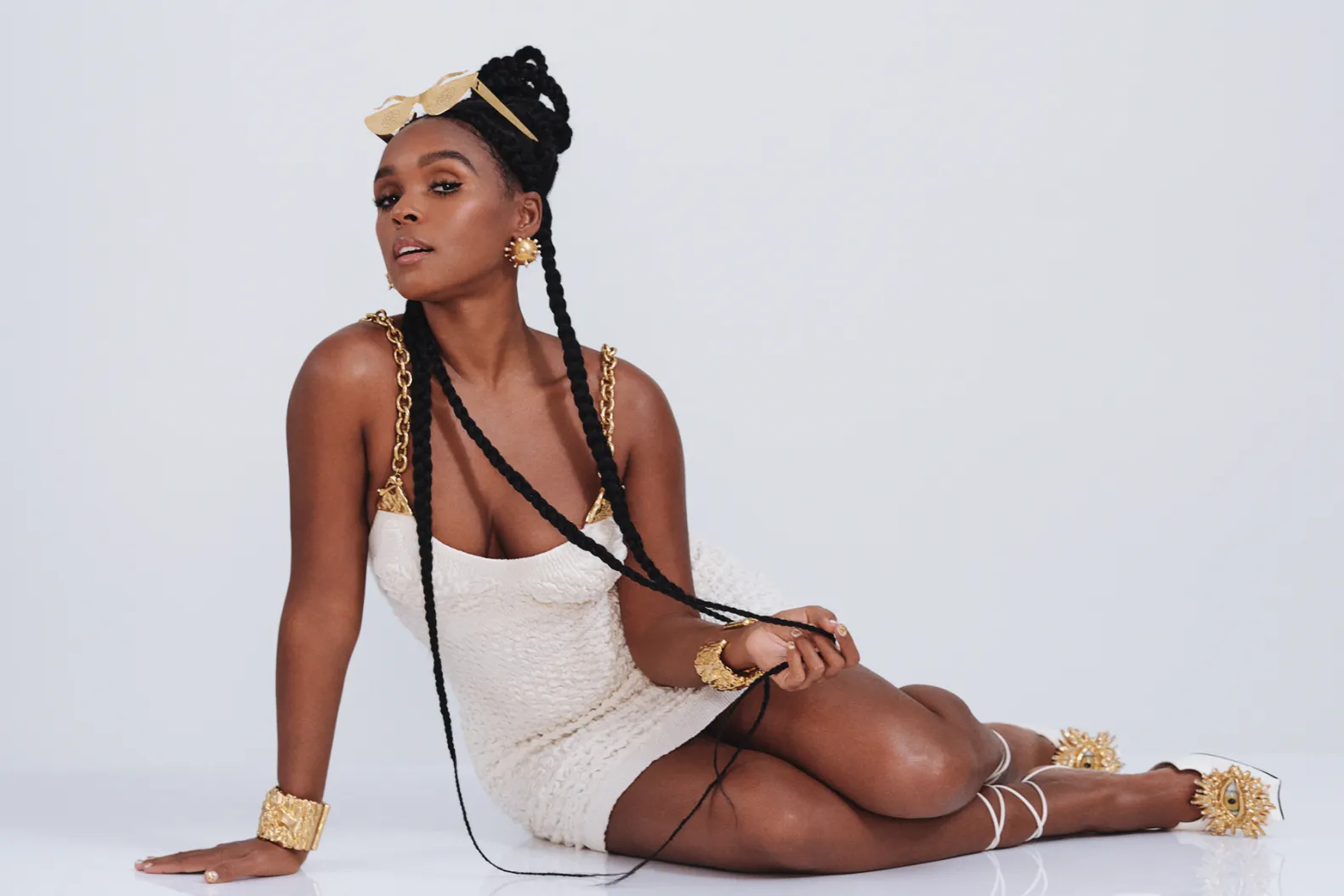 More.monaee, Content Creator Travel yang Menginspirasi Jutaan Orang dengan Semangat “Delusion” dan Petualangan