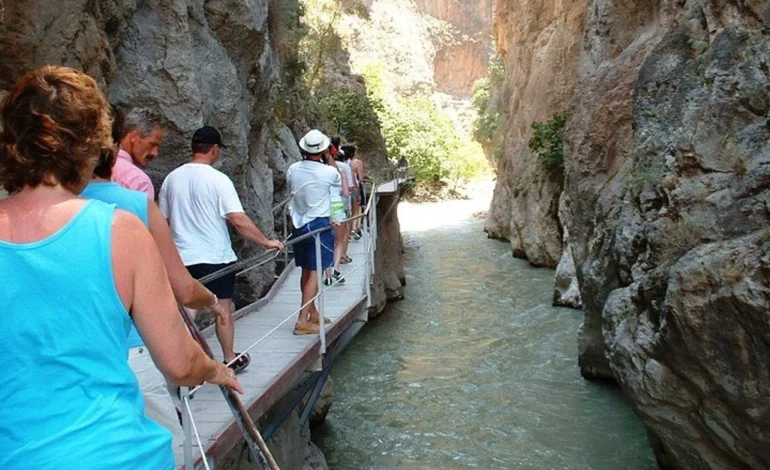 Saklıkent Canyon, Keajaiban Alam Tersembunyi di Antalya yang Menawarkan Petualangan Epik