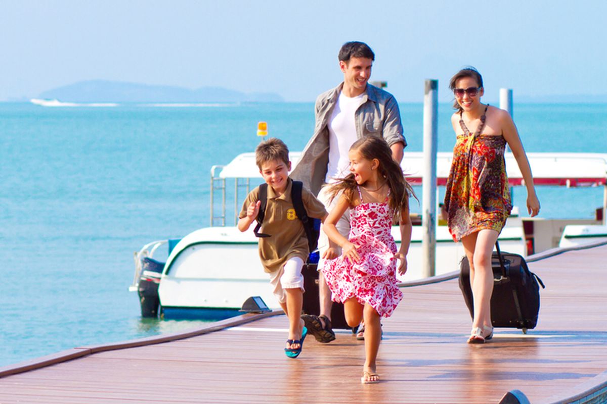 10 Destinasi Wisata Pantai Keluarga Terbaik di Indonesia