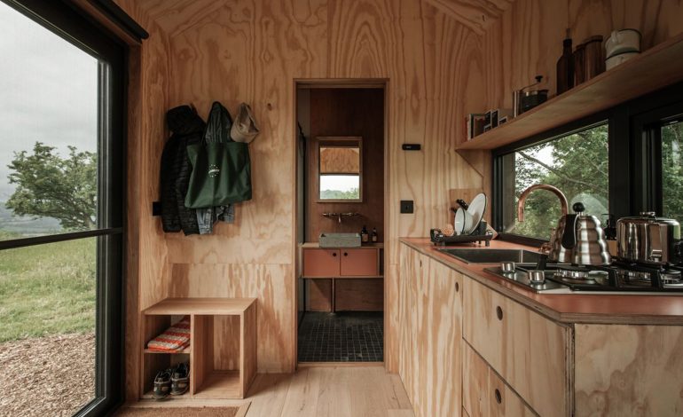 Unyoked, Kabinet Kecil Off-Grid yang Mengajak Anda Lepas dari Hiruk-Pikuk Kota