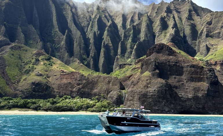 Na Pali Coast, Keindahan Dramatis Pantai Hawaii yang Menakjubkan dan Sulit Dilupakan