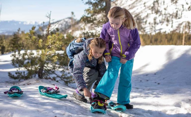 Snowshoeing, Olahraga Musim Dingin yang Tenang, Sehat, dan Dekat dengan Alam