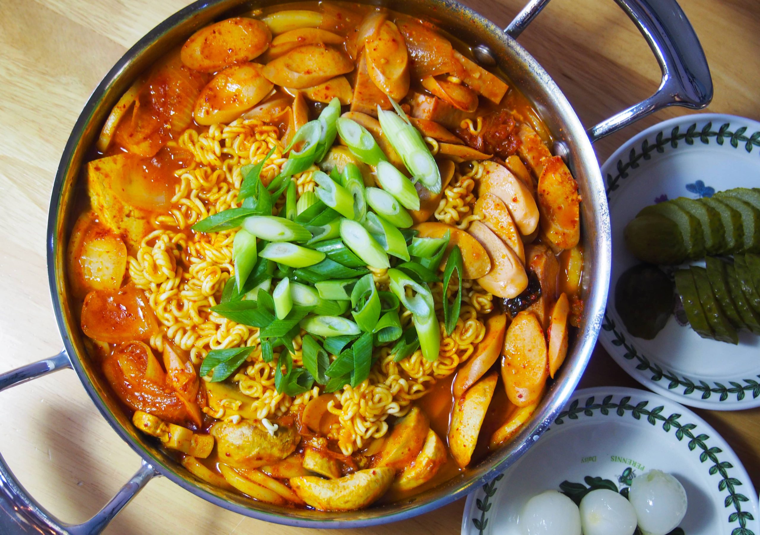Budae Jjigae, Sup Pedas Korea yang Gurih, Pedas, dan Penuh Sejarah