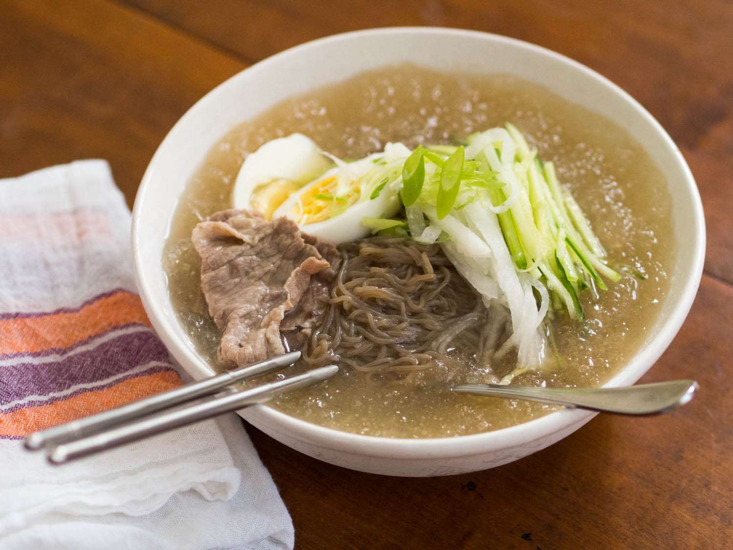 Naengmyeon, Mi Dingin Korea yang Segar dan Legendaris