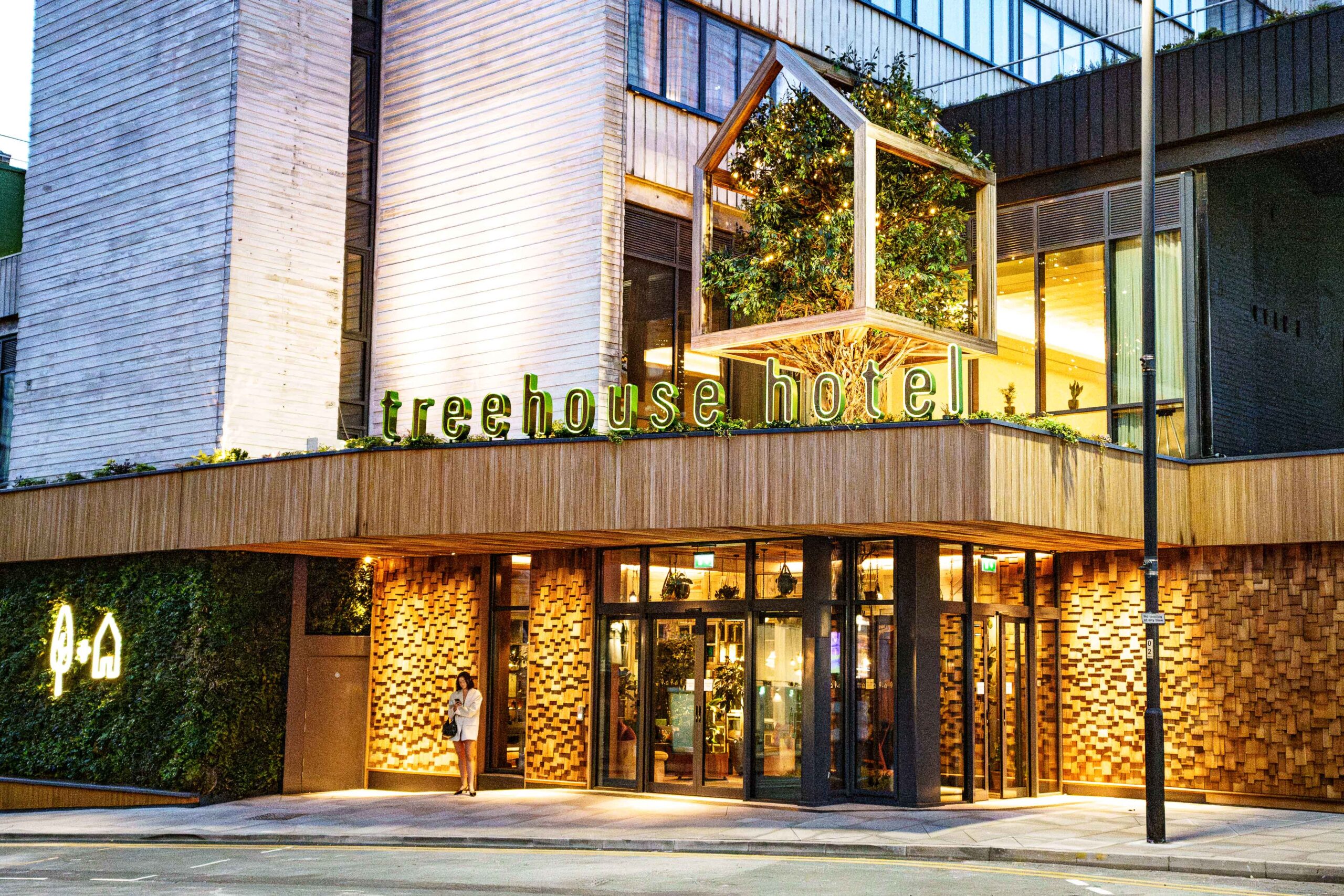 Treehouse Hotel Manchester, Pengalaman Menginap Ala Pohon di Jantung Kota Industri