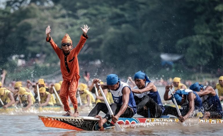 Festival Pacu Jalur, Tradisi Balap Perahu Kebanggaan Kuantan Singingi, Riau