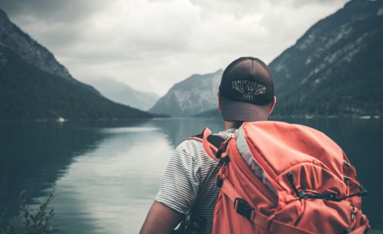 Cara Mengatasi Homesick dan Kelelahan Mental Saat Backpacking Lama