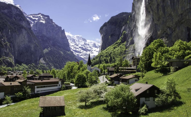 Lauterbrunnen Valley, Lembah Air Terjun di Jantung Pegunungan Alpen Swiss