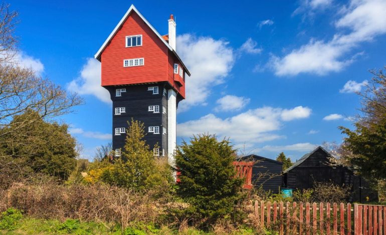 The House in the Clouds, Rumah Unik yang Seolah Mengambang di Atas Pohon