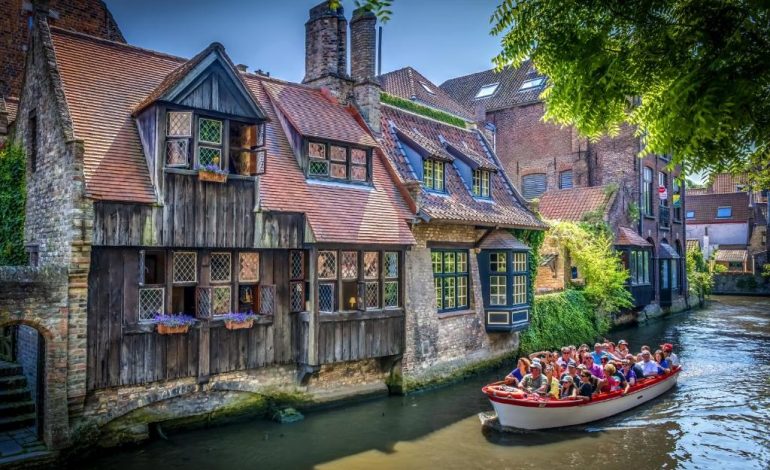 B&B Exclusive Guesthouse Bonifacius, Pesona Penginapan Eksklusif di Tepi Kanal Bruges